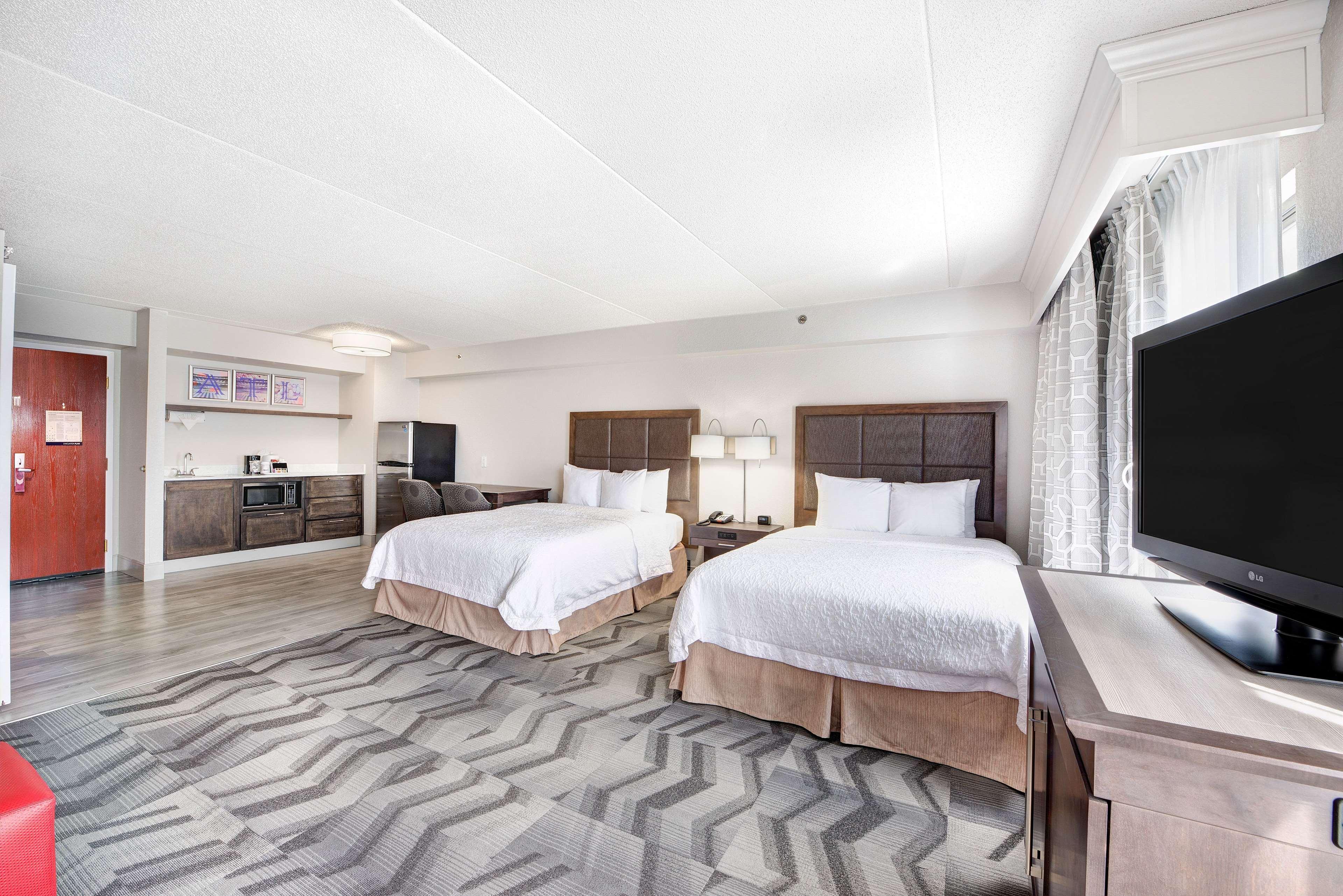 Hampton Inn & Suites Atlanta-Galleria Смирна Экстерьер фото