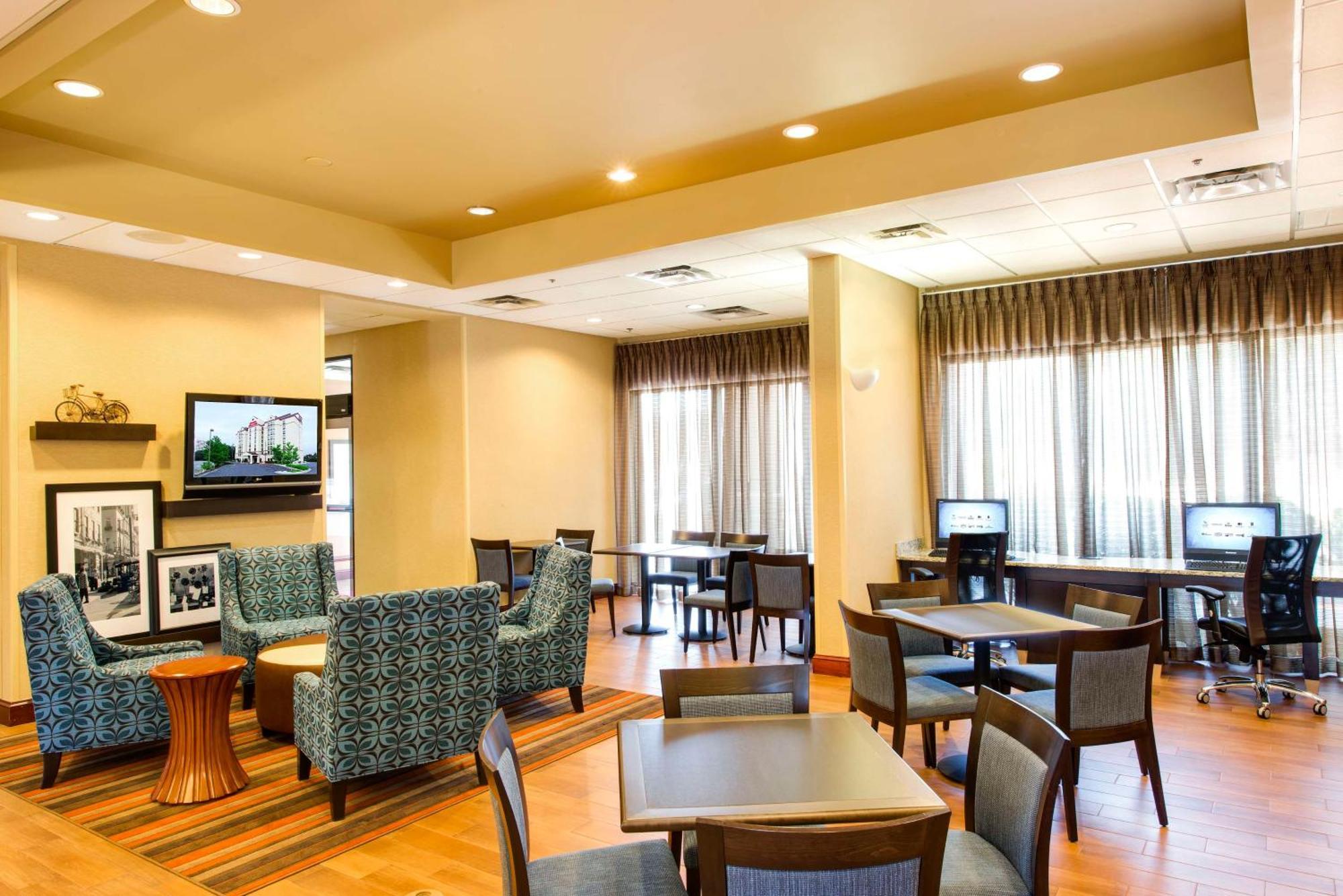 Hampton Inn & Suites Atlanta-Galleria Смирна Экстерьер фото