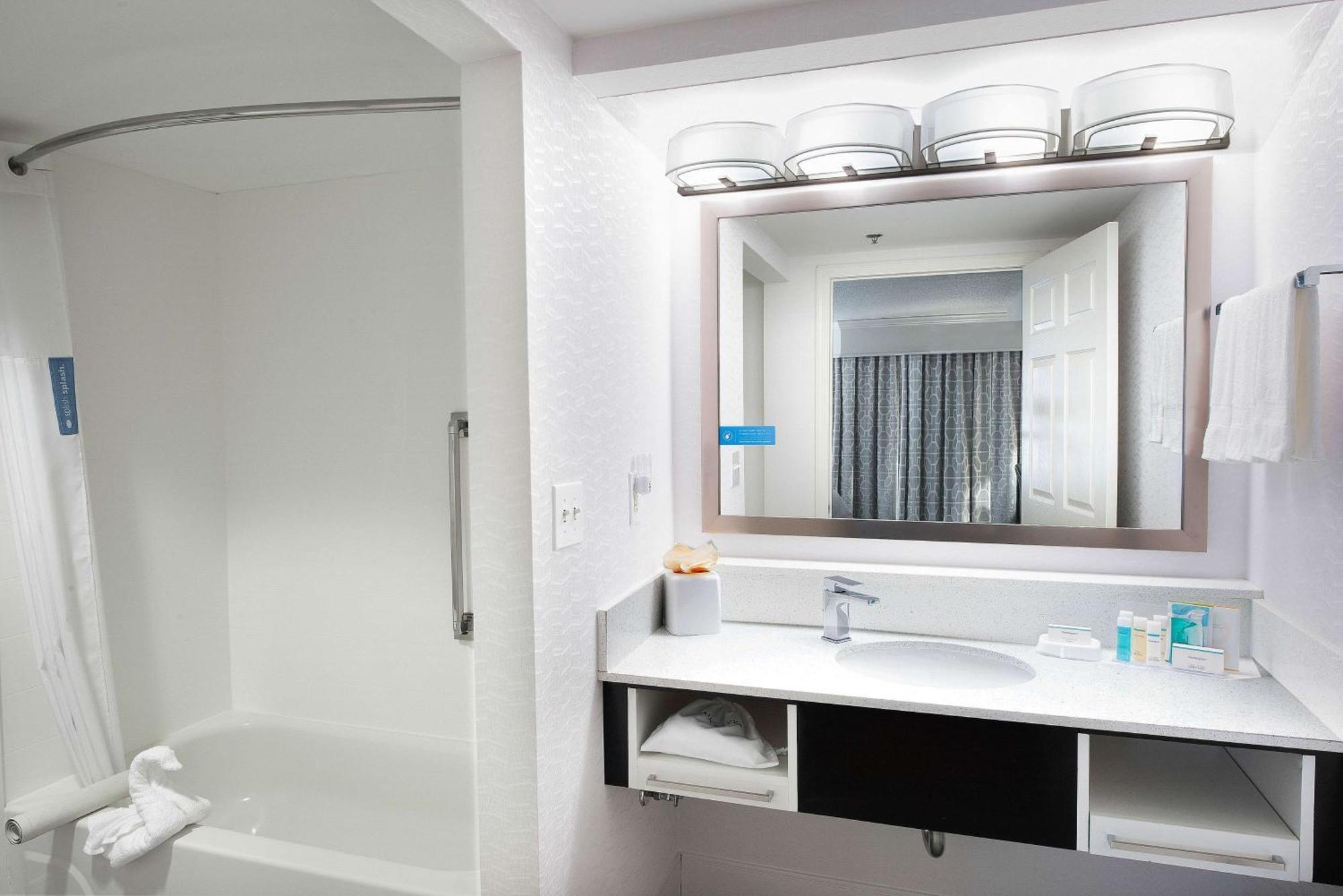 Hampton Inn & Suites Atlanta-Galleria Смирна Экстерьер фото