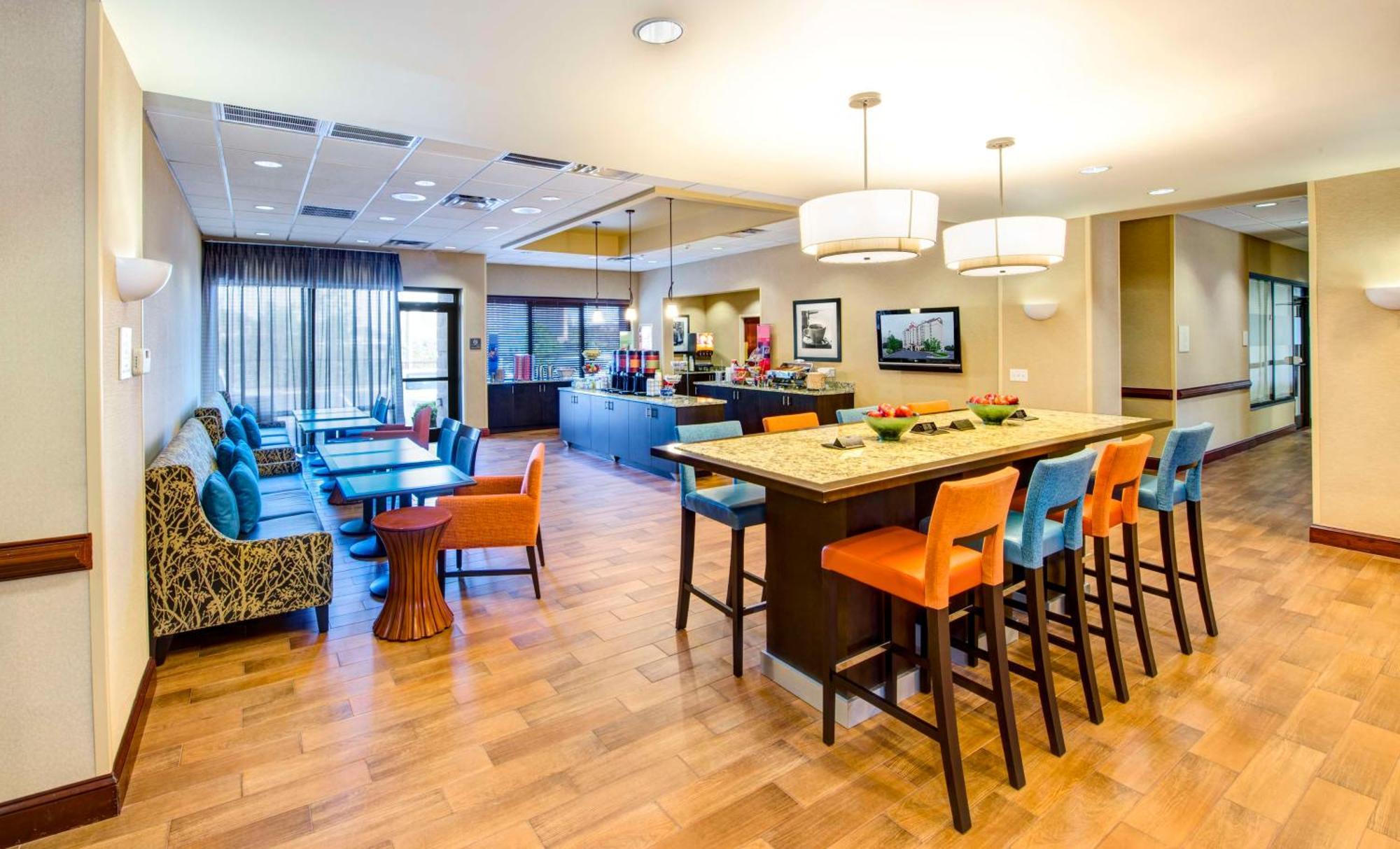 Hampton Inn & Suites Atlanta-Galleria Смирна Экстерьер фото